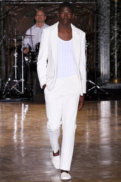Look 1